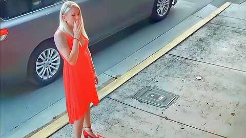 Candid Sexy Smoking Woman 681