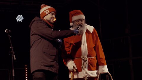 Joulupukki joulunavauksessa