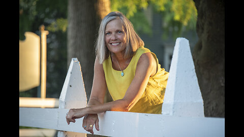 Therapist and Life Coach for Midlife Women