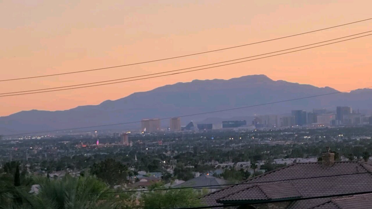 Did you see tonight's Las Vegas sunset? Check this out! 05.11.2025 #follow #lasvegas #travel #gaming