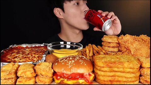 Fried chicken burgers, cheese pasta, fried chicken, chicken nuggets mukbang