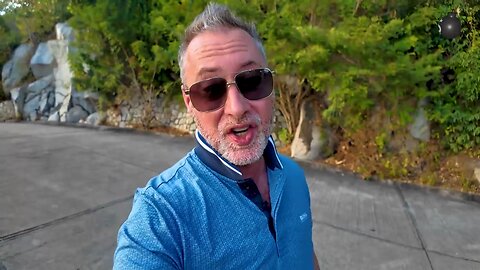 Jeff Berwick - Bifurcation 6G Apocalypse! Trump Peace Bombs! Hanukah Trees! Silver Skyrockets!