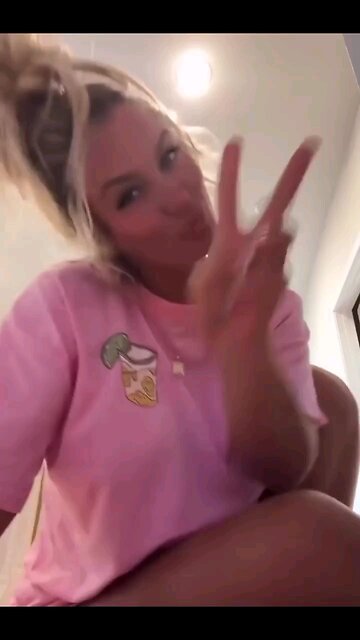 I LOVE 😍 HER , SHE SO SEXY