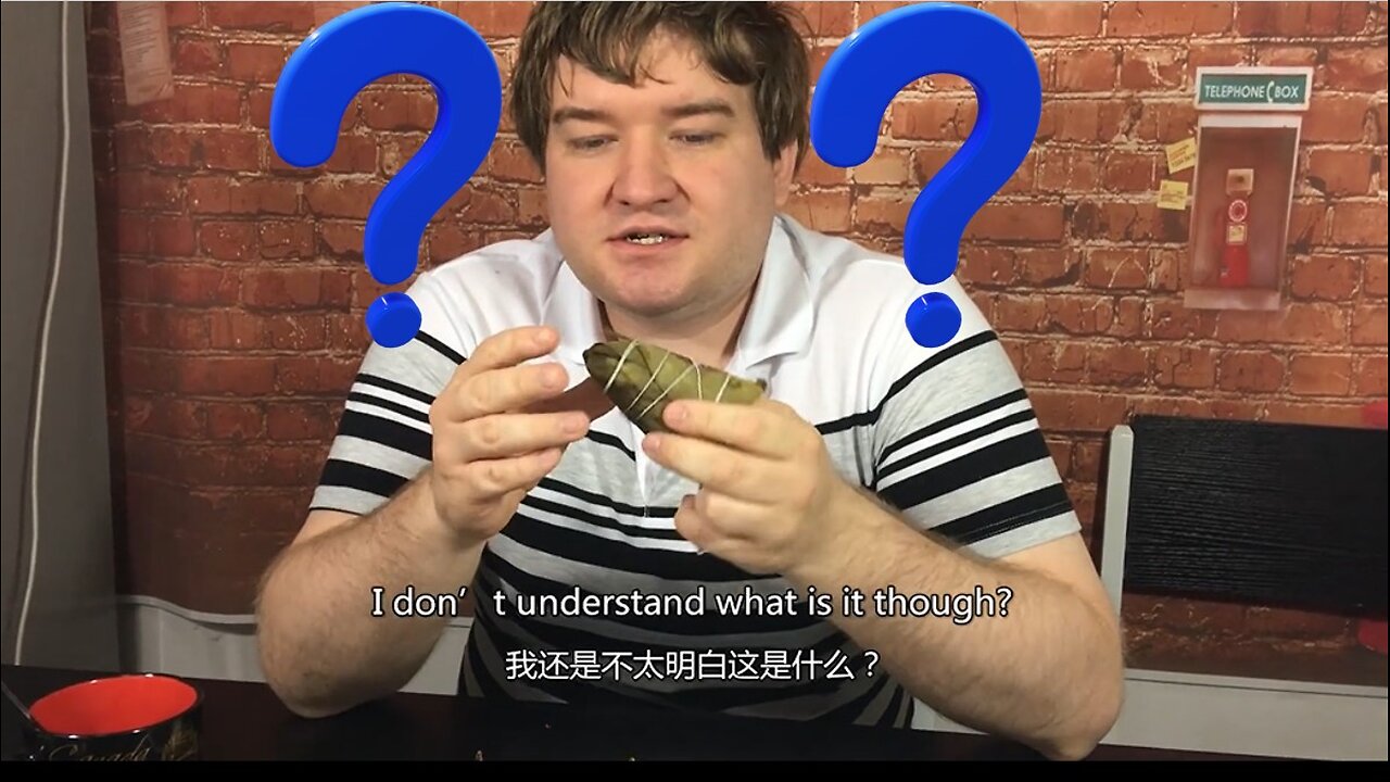 Foreigner's first zongzi taste—says it's gross, netizens ask: Who told you to eat it like that?