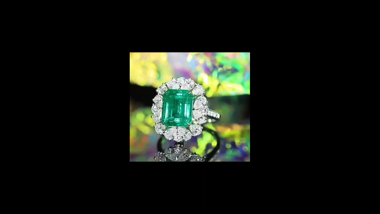 Genuine Sparkling Diamonds 18K Solid Gold Lab Grown Emerald Ring