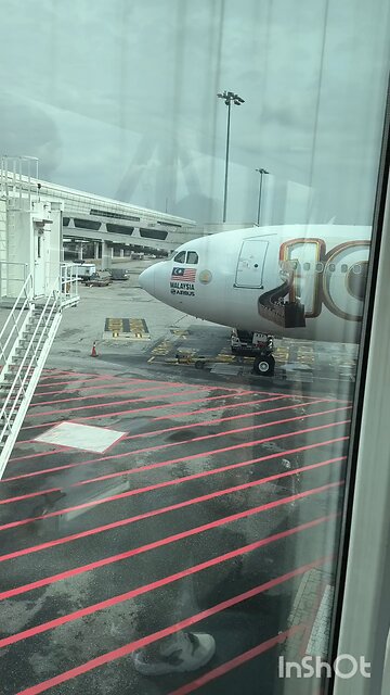 AIRBUS A330-300 @ MIDDAY ON NEW YEAR'S: ATC X-RAY X-RAY FOXTROT REQUEST PERMISSION FOR PUSHBACK #tru