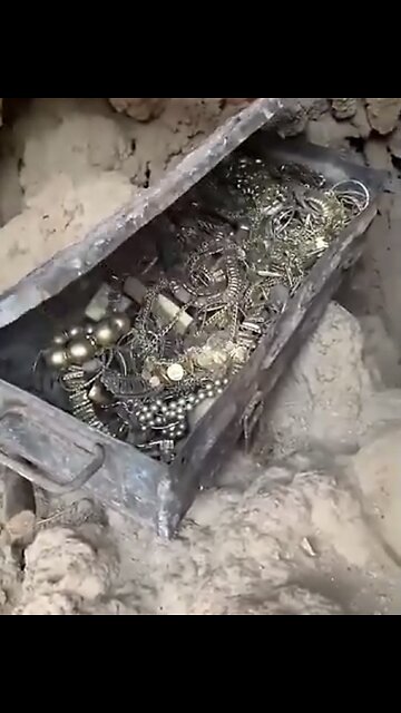 ACHAEOLOGIST DISCOVERS RICH TREASURE👨‍🏭⛰️💎📸DEEP IN MUDDY GROUNDS⛰️👩🏻‍🔧🏕️💫