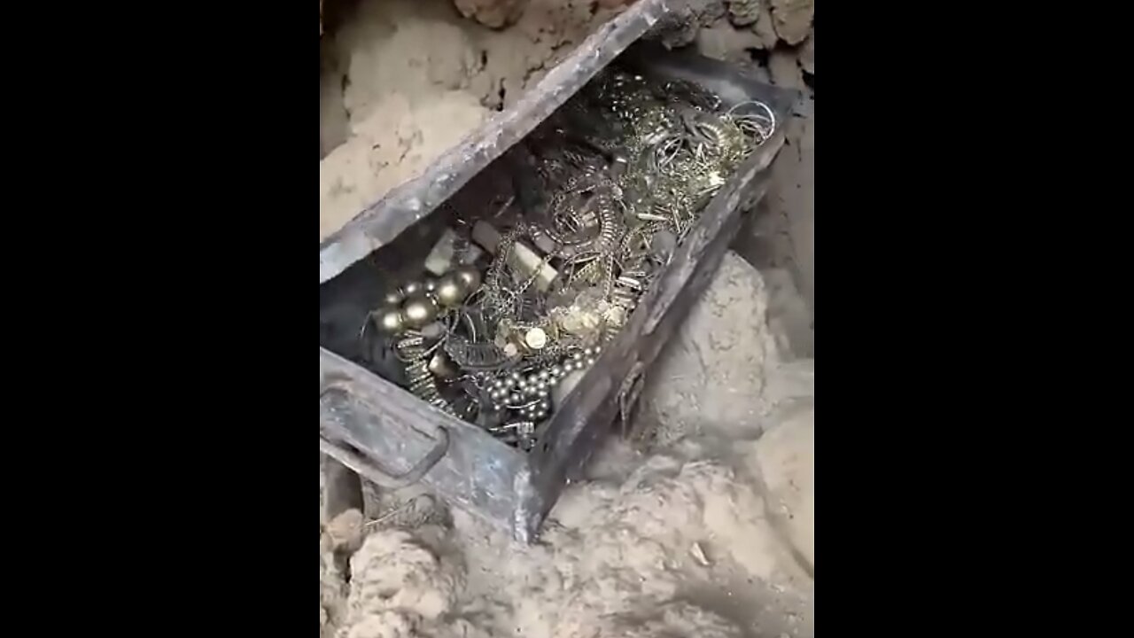 ACHAEOLOGIST DISCOVERS RICH TREASURE👨‍🏭⛰️💎📸DEEP IN MUDDY GROUNDS⛰️👩🏻‍🔧🏕️💫