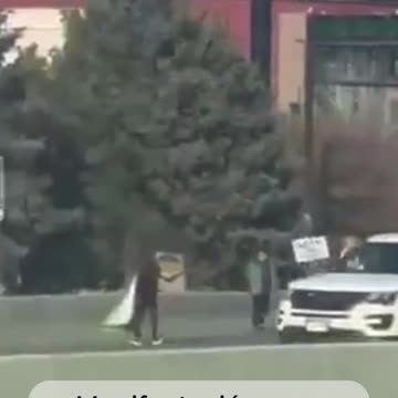 Manifestantes detenidos durante protesta en Denver.