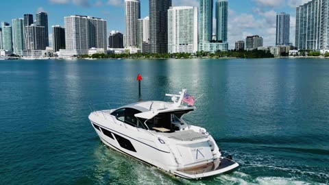 60' SunSeeker - Yacht Rental in Miami, Florida🎉❤️