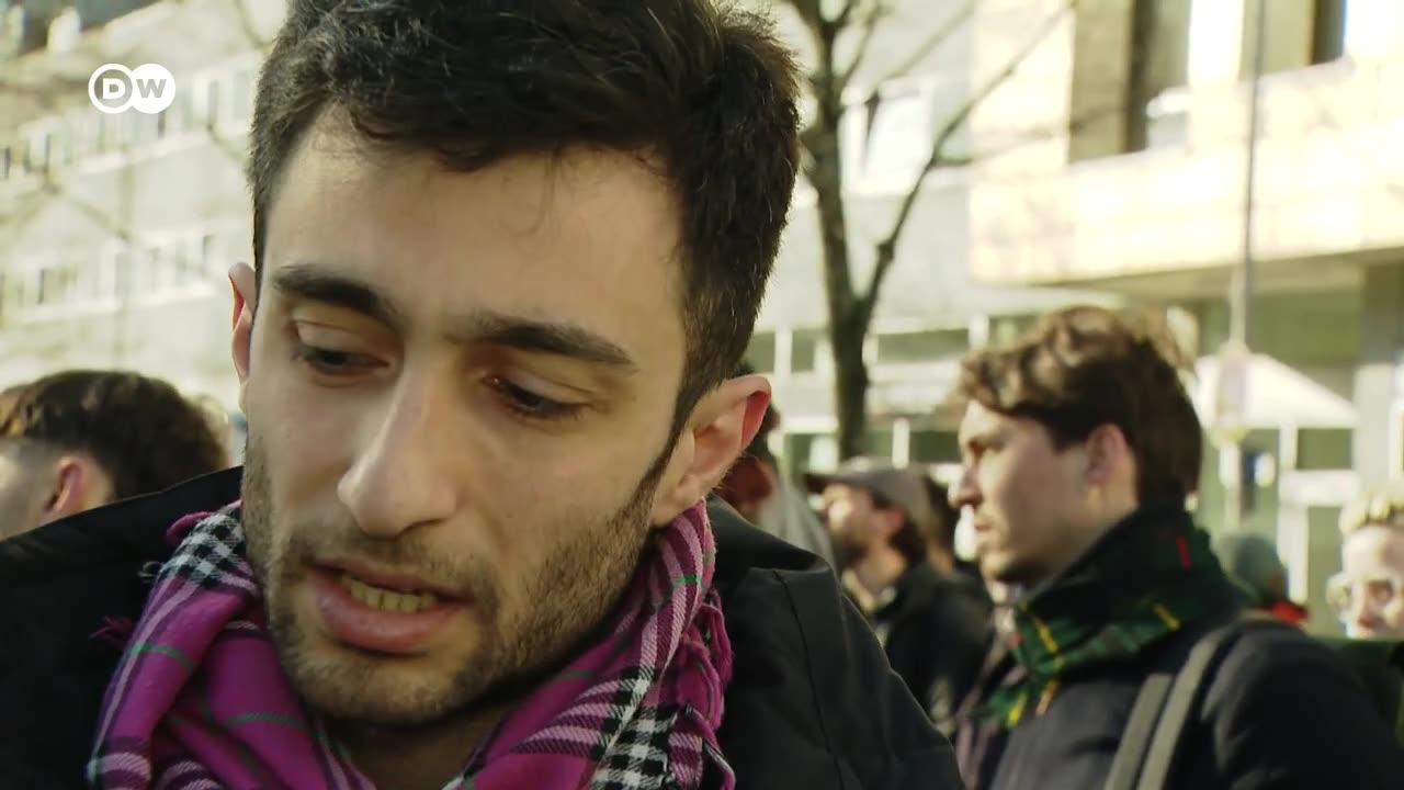 Protests as Germany plans to deport pro-Palestinian activists, legally residing in Berlin | DW News