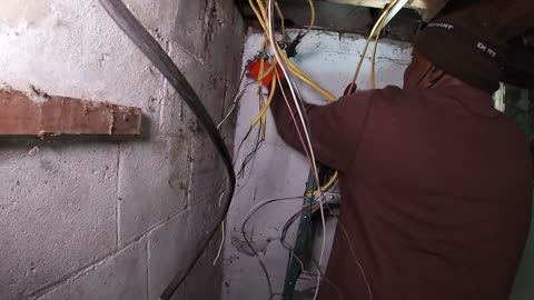 PT 2, Donald giving class on Electrical at Stev-2169