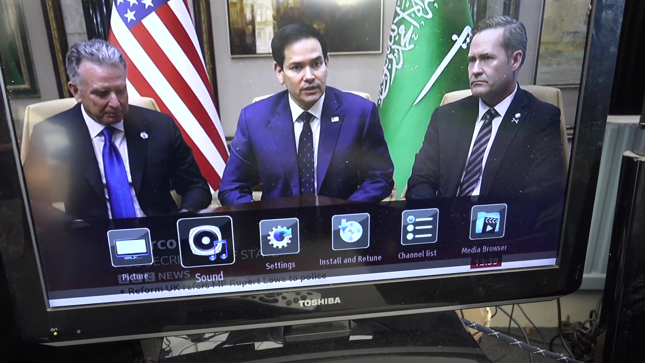 Look at a working Toshiba 26DL833B 26 Inch Freeview LED TV with a Built-in DVD Player & HDMI