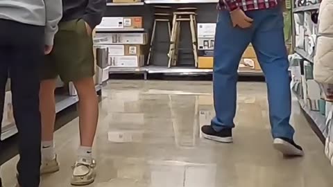 Fart in mall