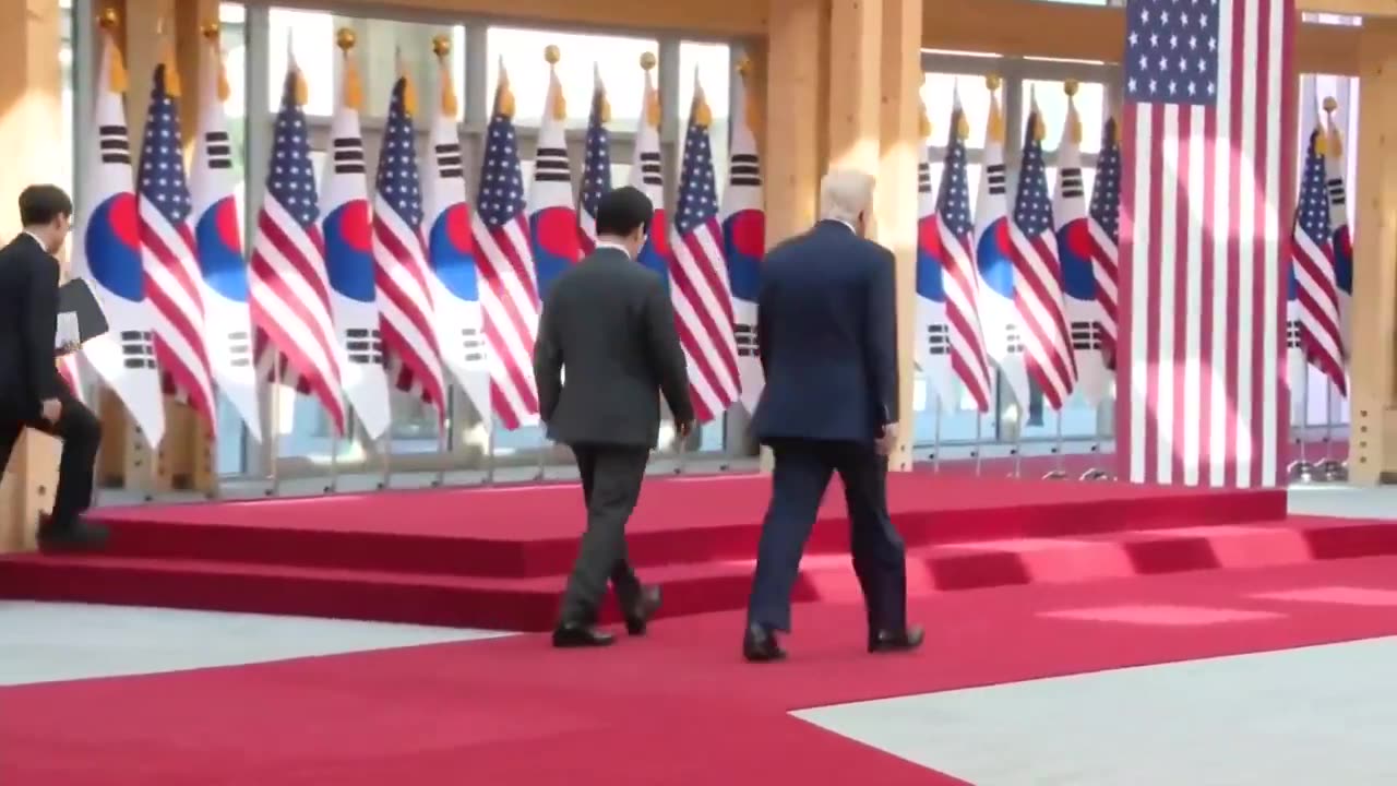 . @POTUS participates in an arrival ceremony with South Korean President Lee