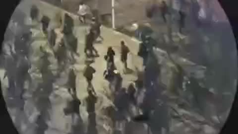 Thousands Give Chase to Fleeing Security Forces in Iranian Capital