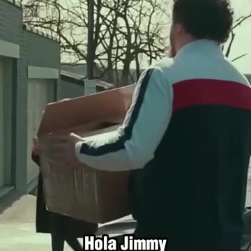 Un vecino recoge a un gatito congelado😳