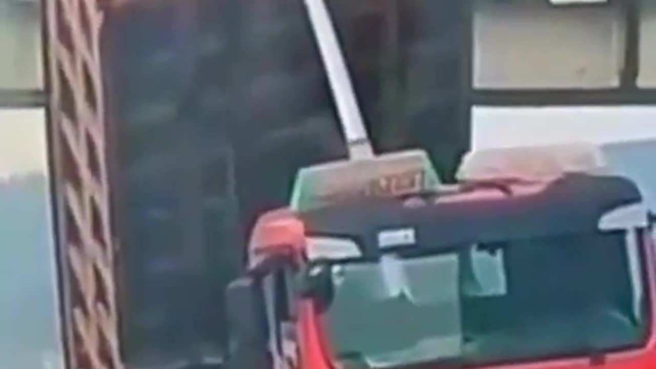 When Precision Fails... 💥🚛 | Near-Disaster on the Road