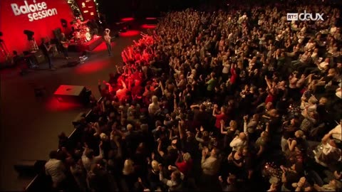 I Wanna Be Your Dog (The Stooges song) - Iggy Pop (live)