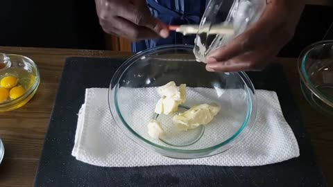 Simple Vanilla Cupcake Recipe | Fail-Safe Homemade Cupcakes