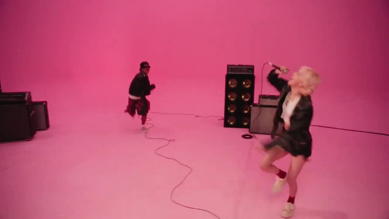 ROSÉ Blackpink Feat Bruno Mars - APT. (Official Music Video)