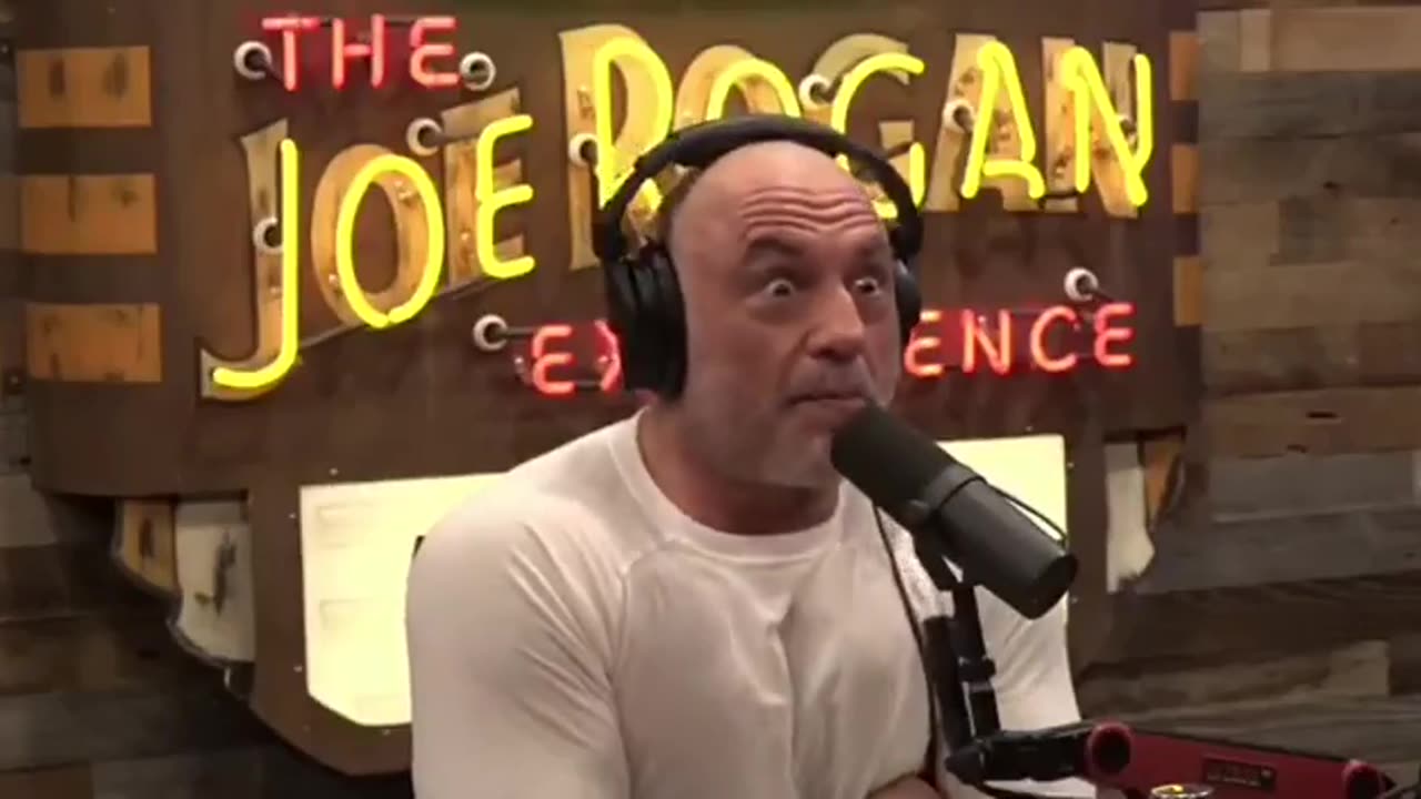Joe Rogan - Gates and Soros are ＂playing these weird Monopoly games with the whole world.＂