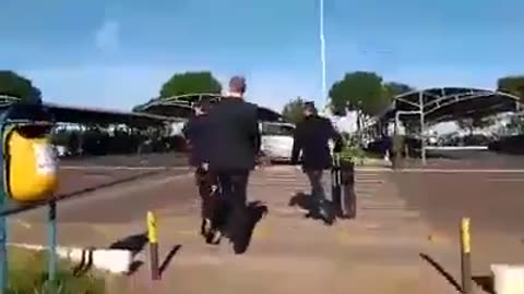 ABSURDO !!!! Deputado Paulinho da Força humilha cidadã que protestava contra corrupção. 2016/12/01