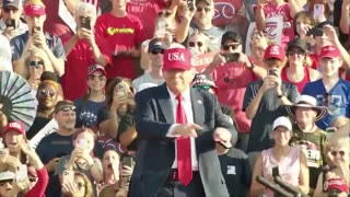 WATCH: @POTUS walks out to a live performance of "God Bless the USA"