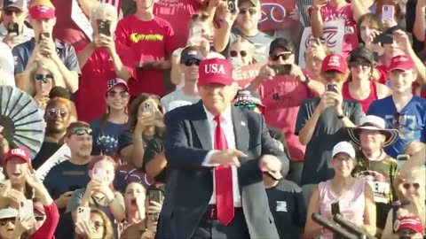 WATCH: @POTUS walks out to a live performance of "God Bless the USA"