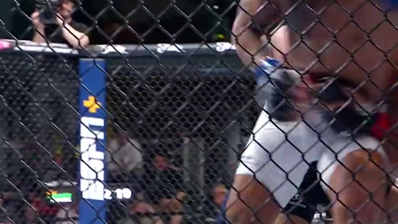 Bite of The Night 🥶 We've NEVER seen a UFC fight end like this!