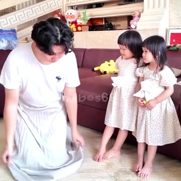 Dad Teaches Good Manners to His Twins