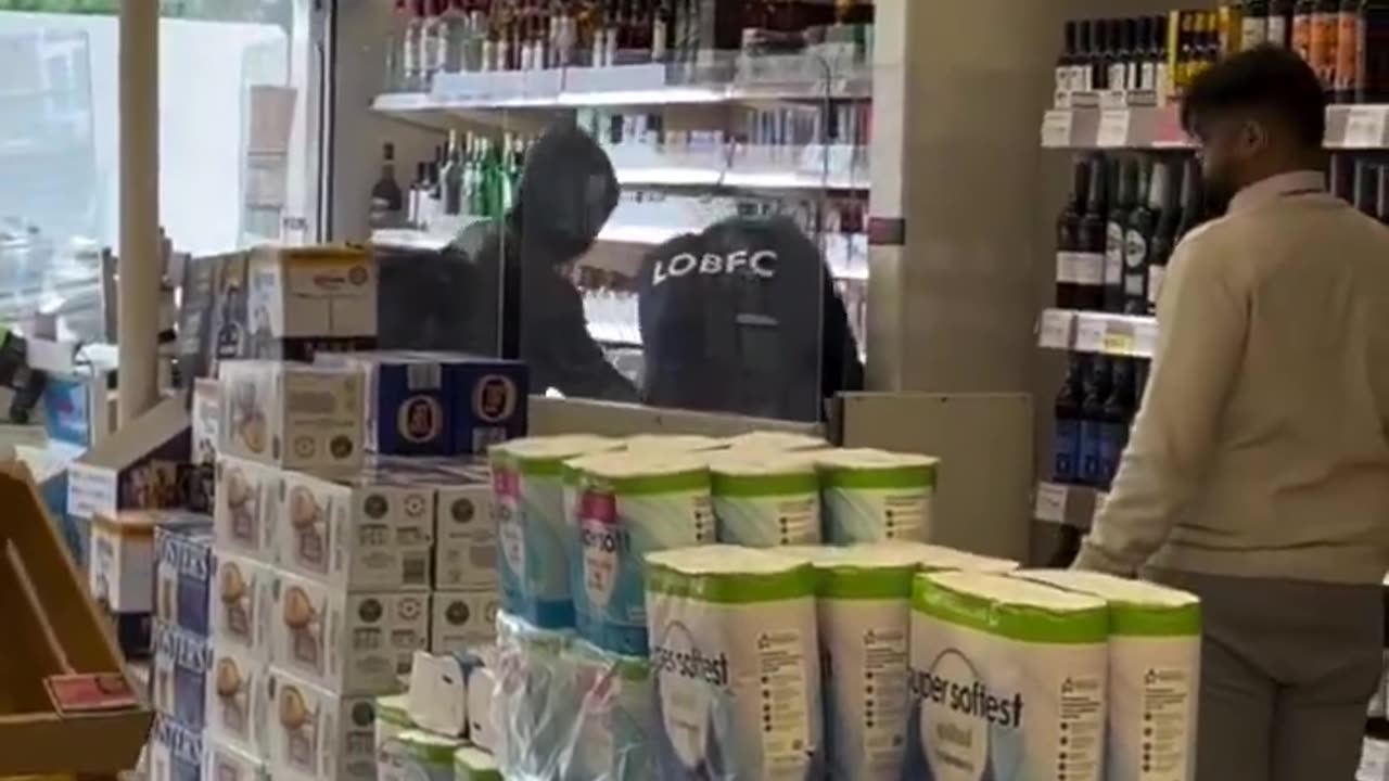 Shop thieves in Clapham North Sainsbury's