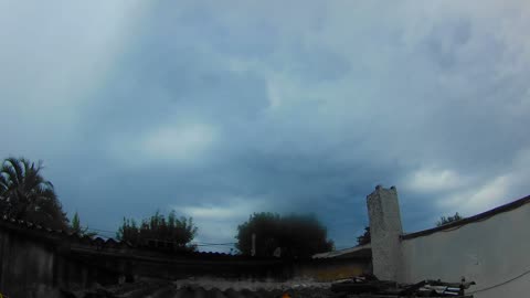 El cielo gris del domingo previo a Navidad - Algunas gotas se hicieron sentir... (21/12/2025)