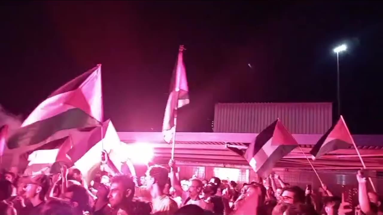 Yesterday thousands of dock workers in Greece mobilised to block arms