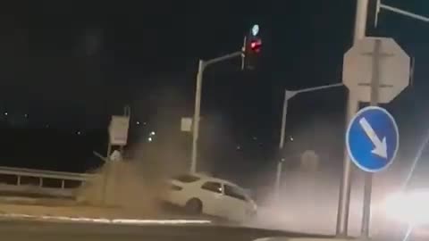 נהגת רכב פרטי נסעה במהירות של 180 קמ"ש והתנגשה בניידת - מתנדב במשטרה ונער נהרגו