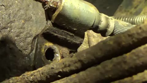 2000 Ford explorer OHV V6 rear brake line job Part 1