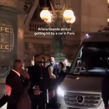 Momente paniku për Ariana Granden, këngëtarja i shpëton mrekullisht përplasjes