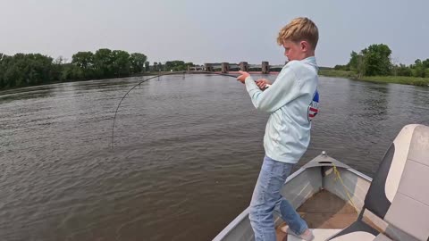 Boys Weekend Fishing on the Mississippi River (NEW PB!)