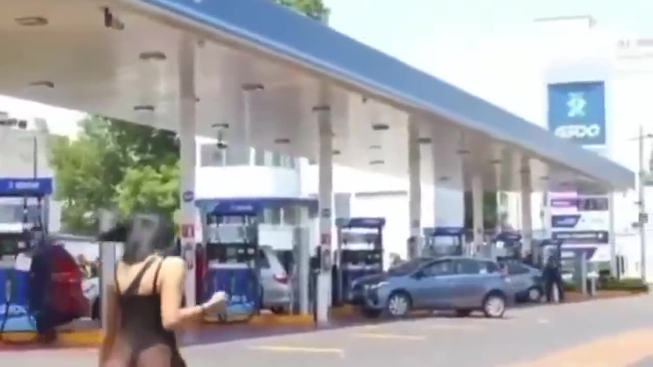 The cameraman only had to do one thing, and he did it.