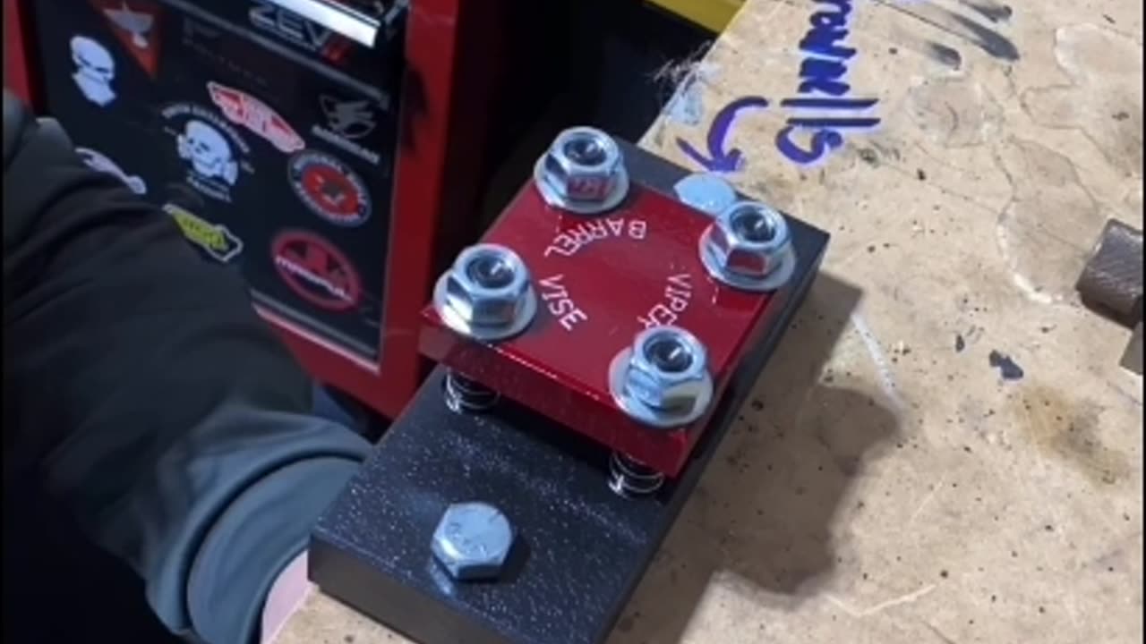 VIPER BARREL VISE