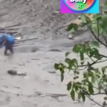 उत्तरकाशी में बादल फटने से एक दर्जन से ज्‍यादा लोगों के मलबे में दबने की सूचना है