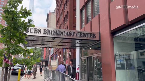 Stephen Colbert calls on New Yorkers to join the CBS protest. No one cares 🤣