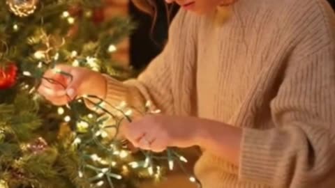 🐱🎄 My Cat Helped Me Decorate for Christmas… And It Was Adorable 😭✨