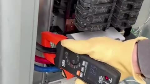 Measure current, voltage, frequency - even temperature - all with one Kleim Clamp Meter. 🔥