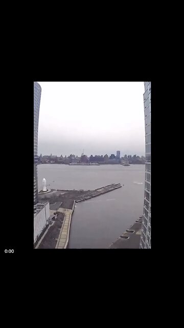 USA ★ Le Moment Où Un Hélicoptère S'Est Disloqué En Plein Vol