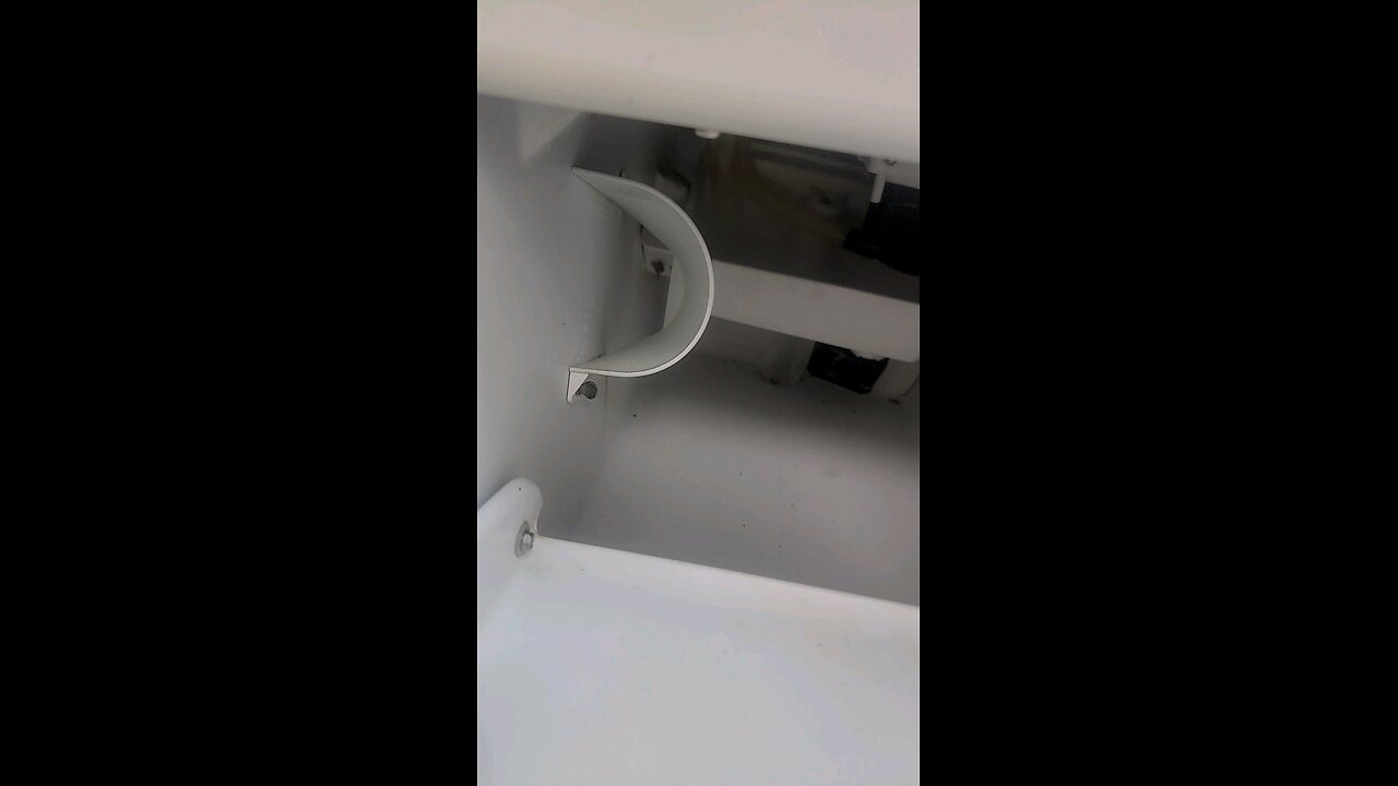 millly Mildew dah ice maker
