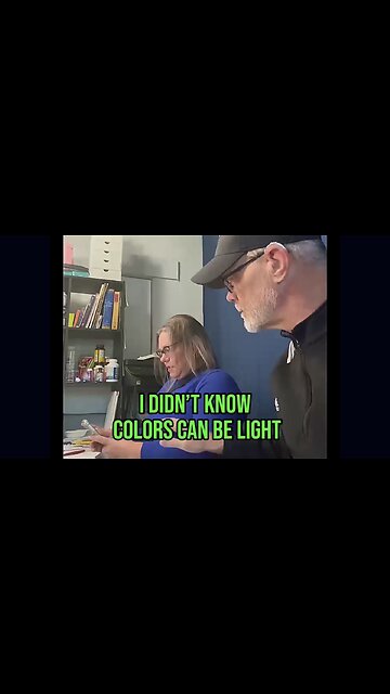 I Didn’t Know Colors Can Be Light? 😂 #ASL #deaf #comedy