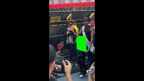 Anthony Cosby-Knowles With Sign | Green Screen #beyonce #beyoncéknowles #husband #fan #cousin