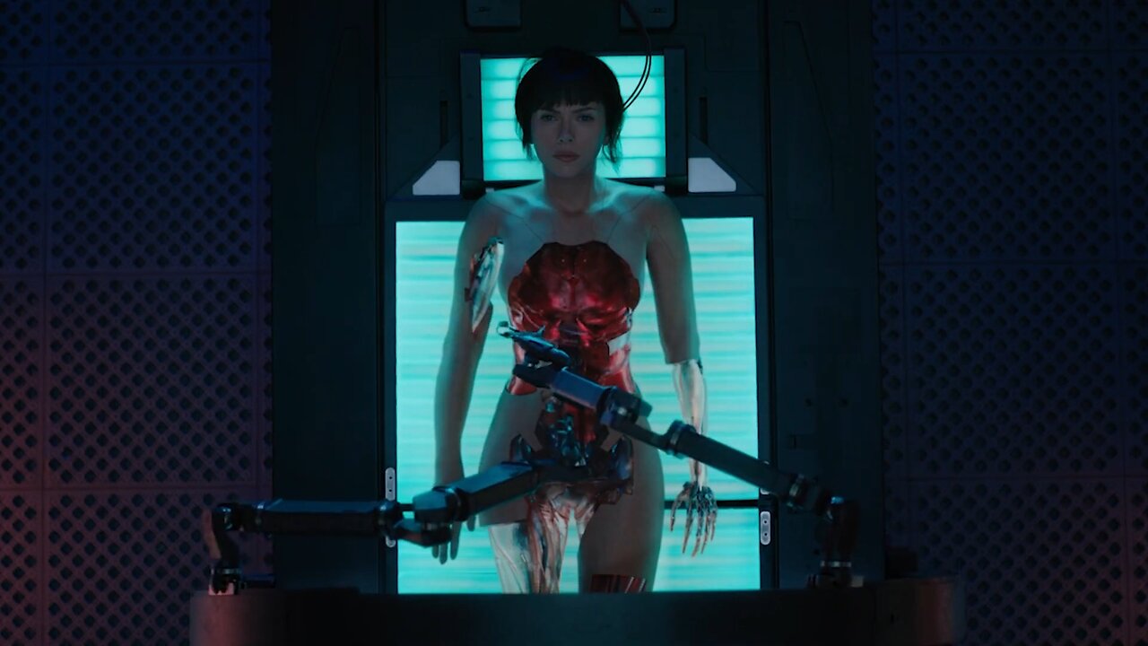 Scarlett Johansson is Beautifully Violent in 2017's 'Ghost in the Shell'