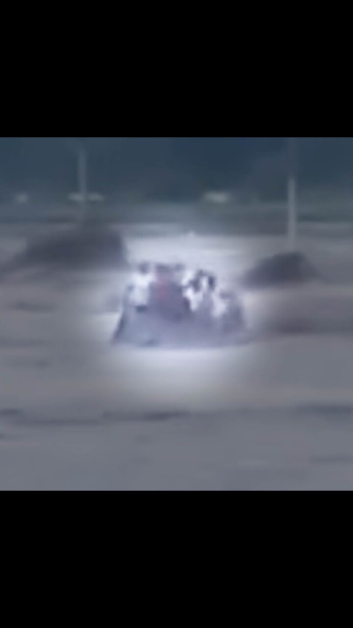 Riada se lleva por delante a varias personas en la India